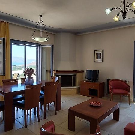 Thealia Daire Karefilianá Dış mekan fotoğraf